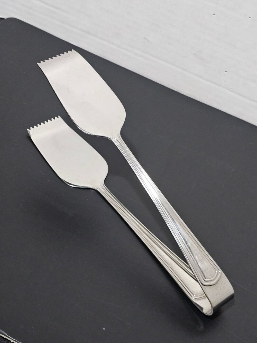 Reed & Barton Palladian Tongs Stainless 1pc Buffet Salad Serving Utensil Vintage
